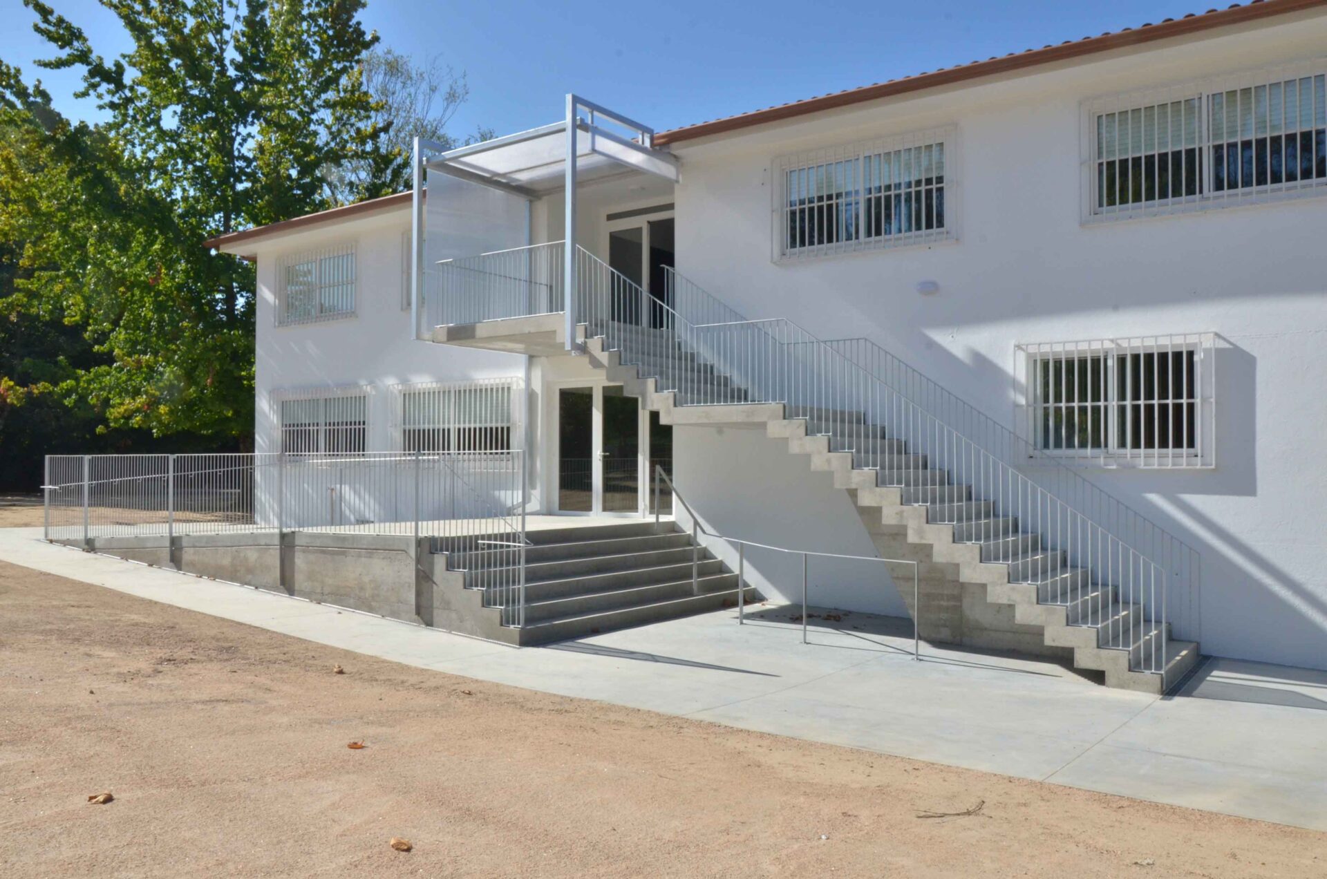 Imagen de galería Reforma edificio en colegio Martín Códax 01