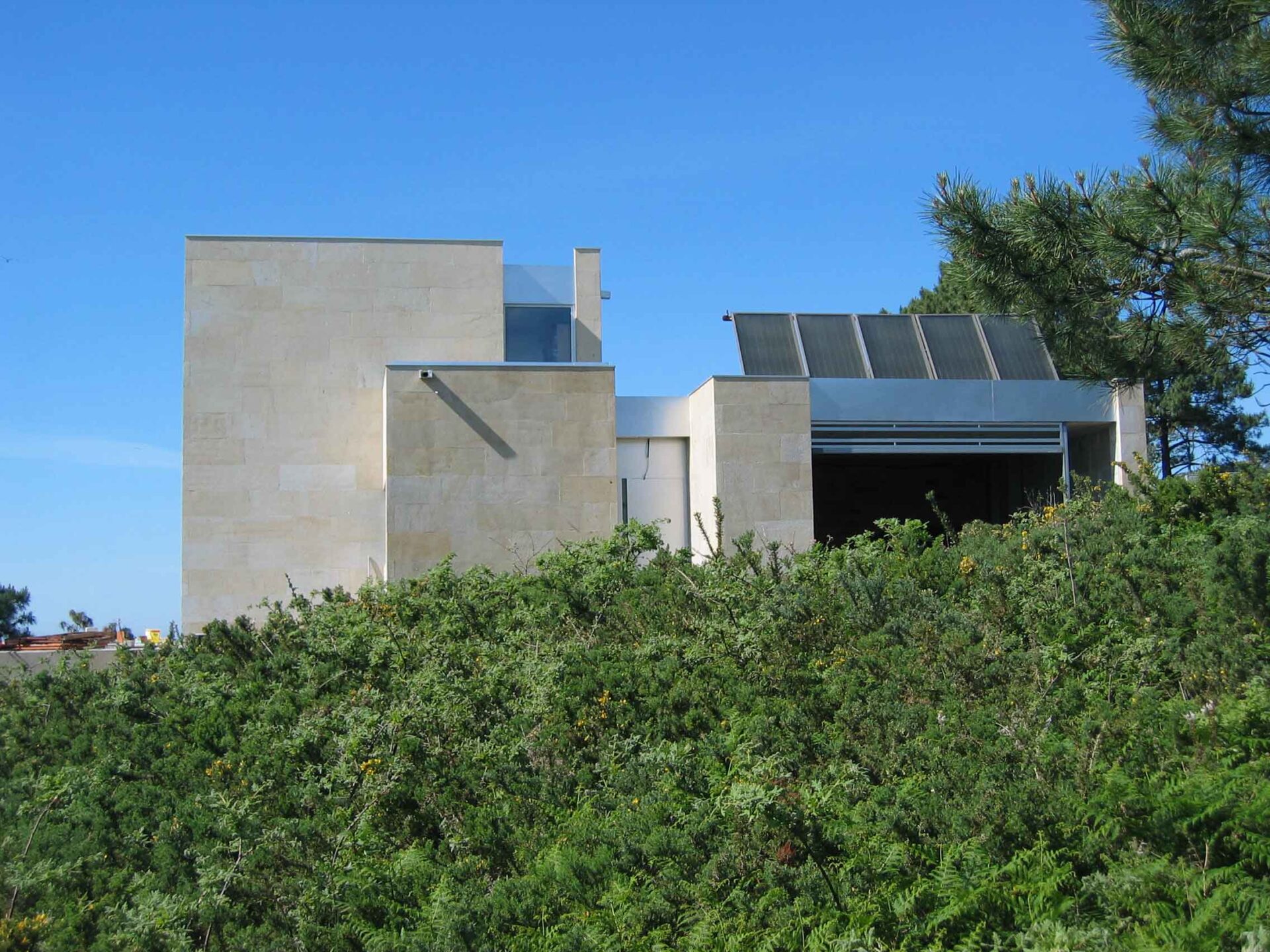 Imagen de galería Vivienda unifamiliar en santa María de Oia 01